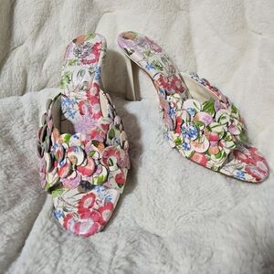 NIOB Vince Camuto Sandals